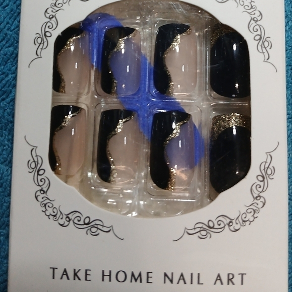 Black gold glitter press on nails 24 piece kit new - Picture 1 of 1
